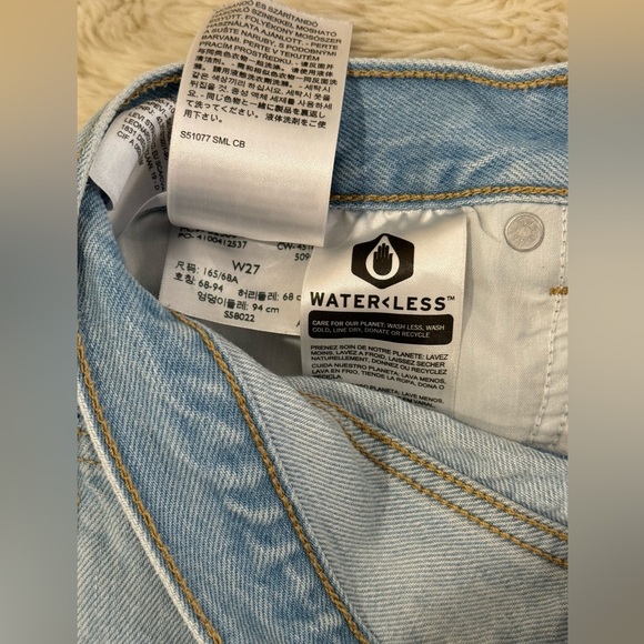 Levi’s Light Wash Wedgie High Waist Denim Shorts - Picture 7 of 11